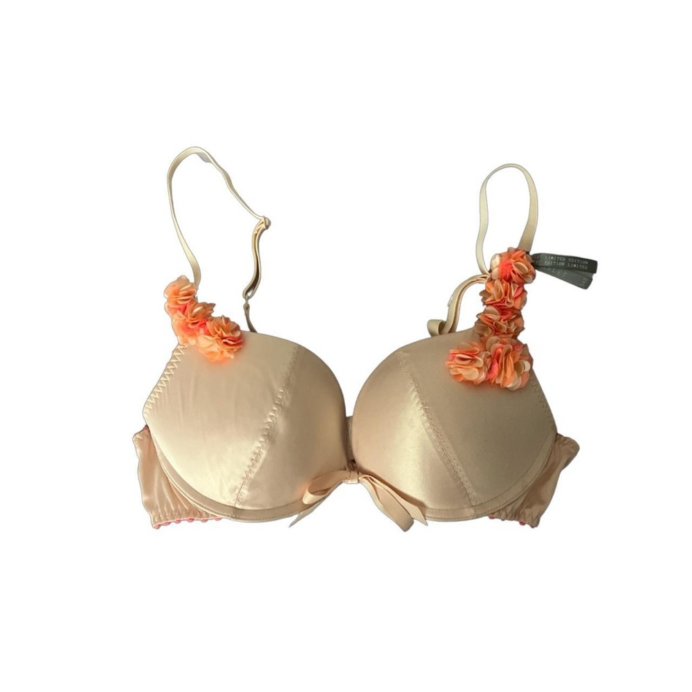 gorgeous satin nude bra with floral designs on the strap 🤎